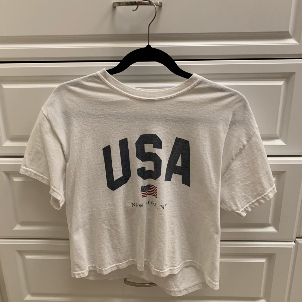 brandy melville cropped graphic tee!